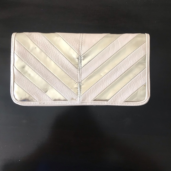 Beige clutch with gold metallic stripes - Picture 2 of 7